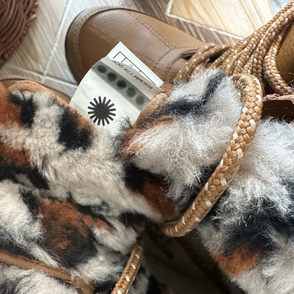 Rare 🔥 and Excellent Condition UGG Adirondack Leopard Cuff Boots - Picture 10 of 11